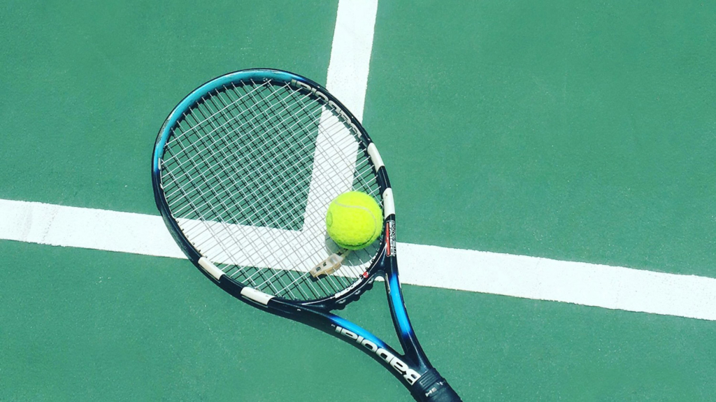 Court tenis